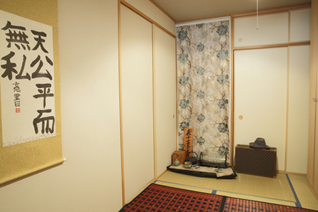 リビングダイニング横の和室は葉子さんの個室として使っている