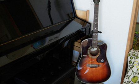 美奈さんが音楽に関わる仕事をしているので、家の中には楽器類が多い