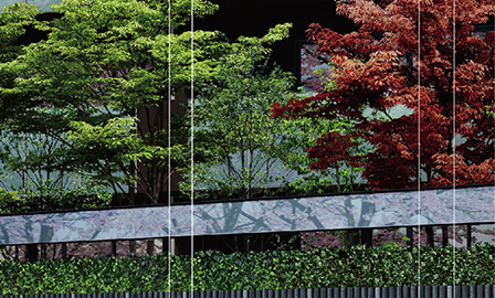 向かい合う桜山の自然を生かすファサードと植栽