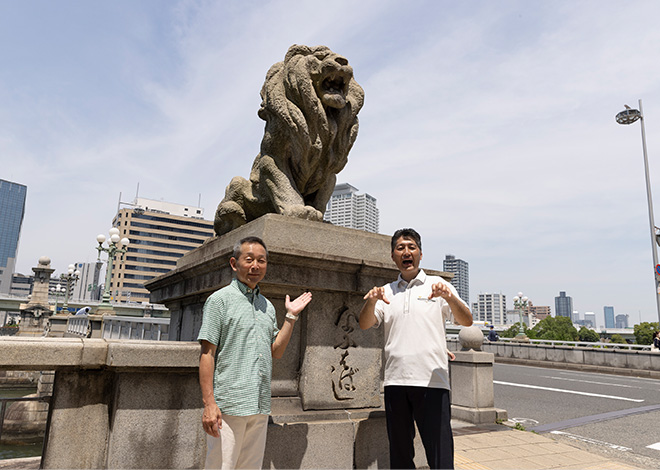 難波橋（ライオン像前）