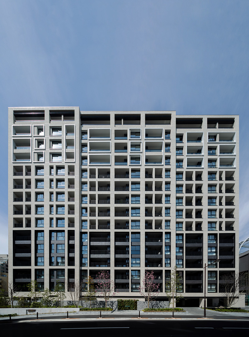 広い接道面を活かし、緑の潤いあふれる街並を創造した＜ザ・パークハウス グラン 三番町＞