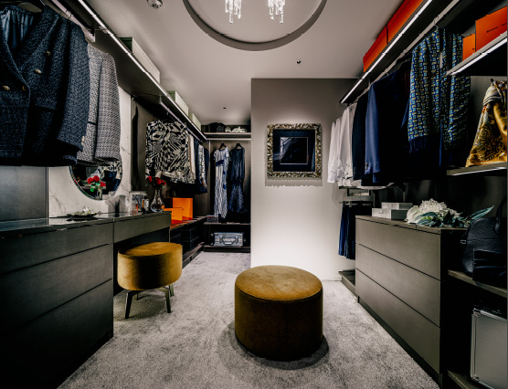 WALK IN CLOSET