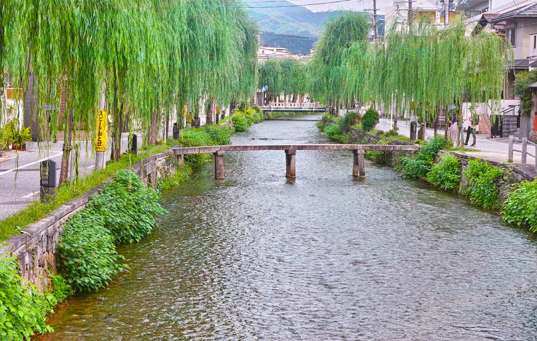 日本百名橋の番外にも選ばれている・一本橋