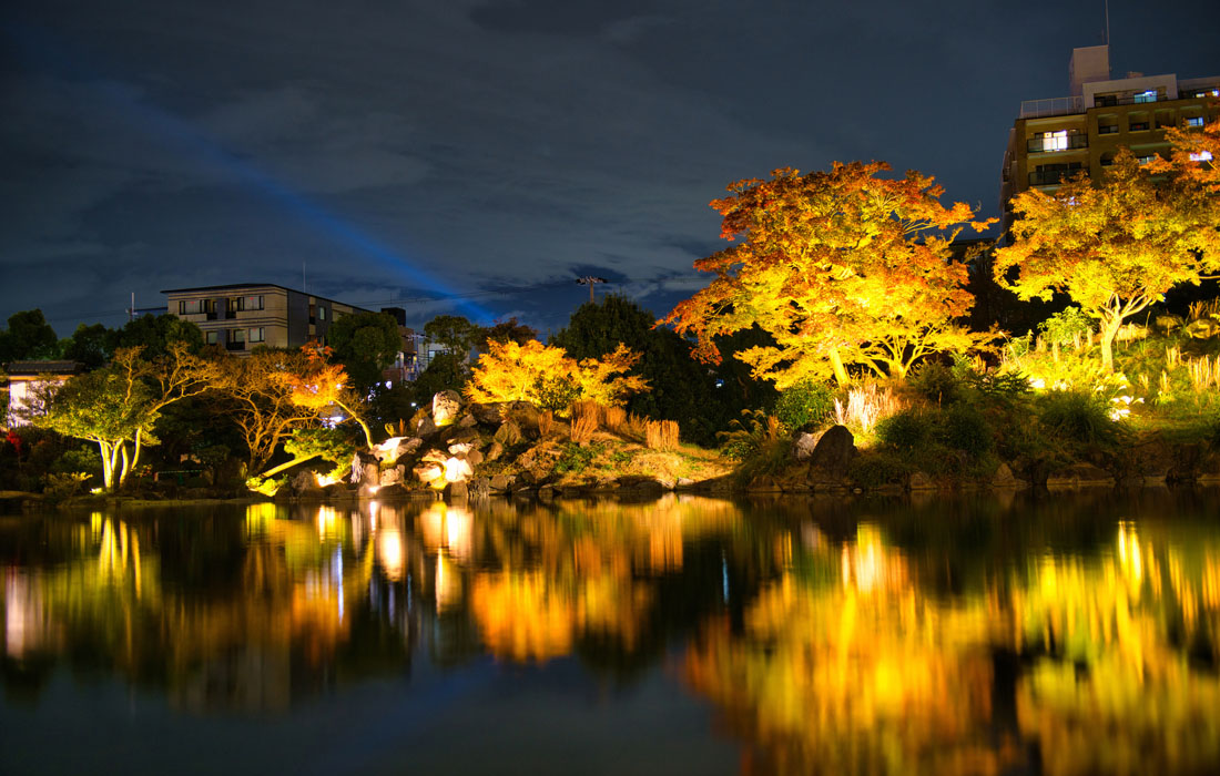 「渉成園」の中心にある印月池は、園全体のおよそ6分の1の面積を誇る