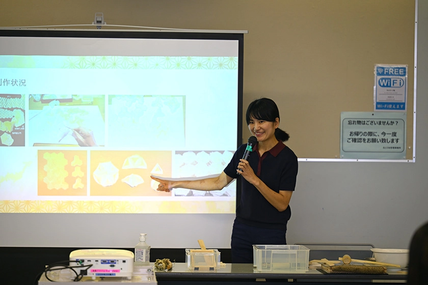 薩摩和紙作家・原口敬子氏によるトークイベントの様子