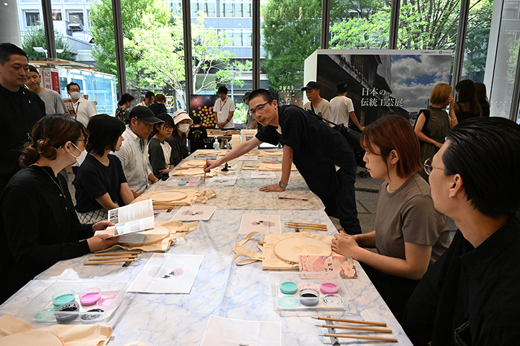 「手描友禅」職人・上仲氏よる世界に１つのトートバッグ