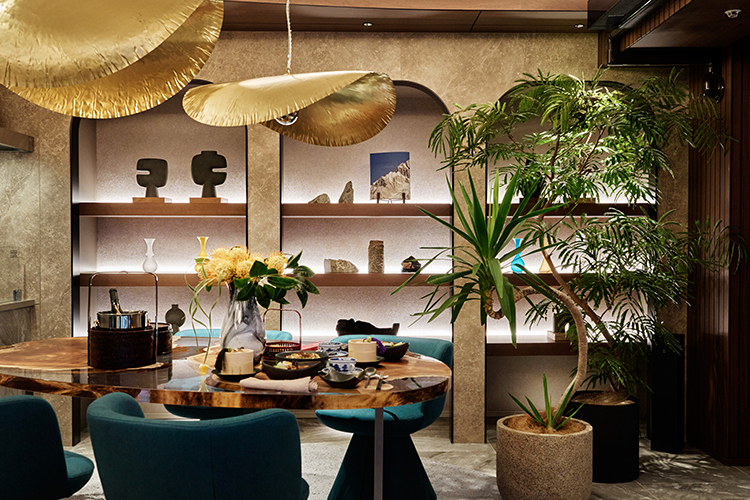 重みがあり上品な部屋（ザ・パークハウス 武蔵小杉タワーズ モデルルーム）