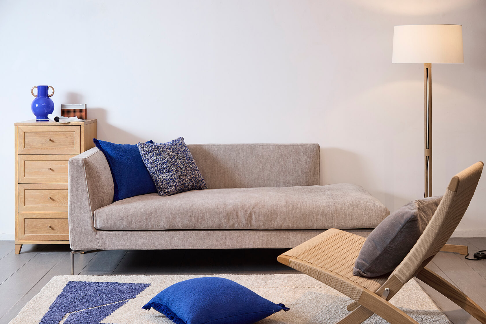 ステップ1：小物にカラーを取り入れる