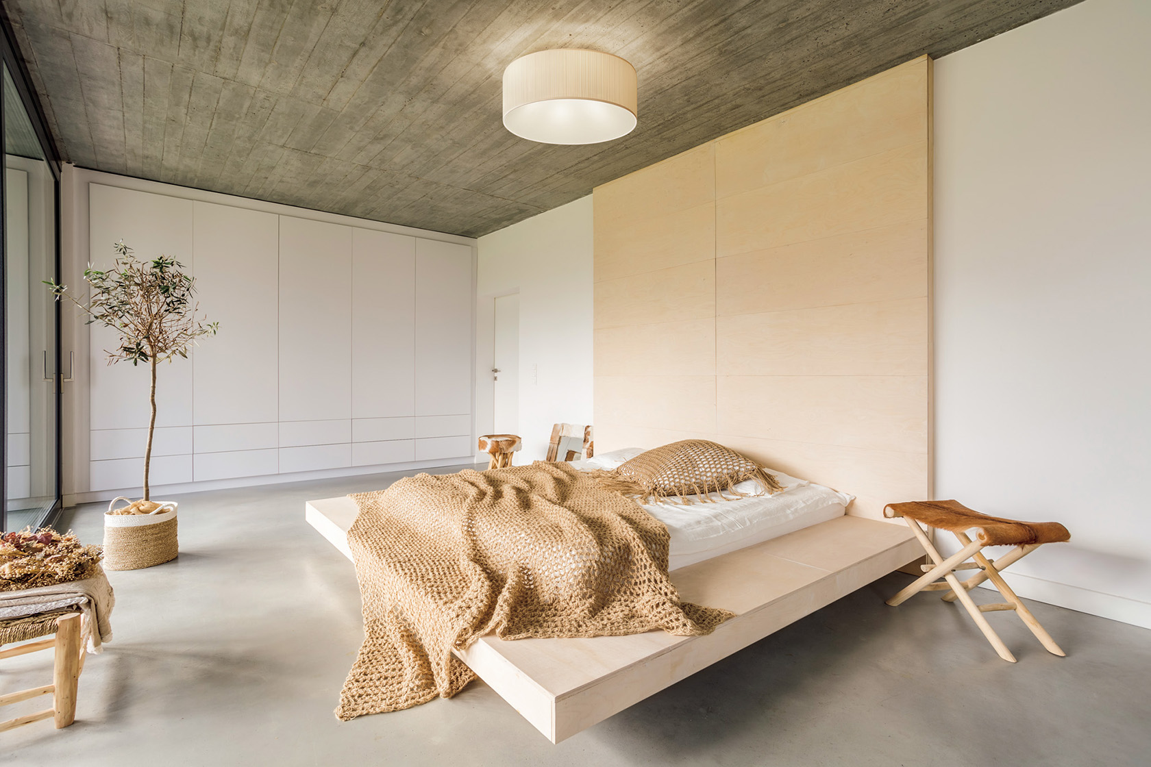 照明がひとつだけのときは、シーリングライトにこだわる