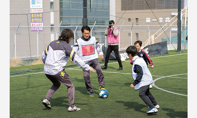 ジェフユナイテッド千葉サッカー教室・防災ゲームの様子。