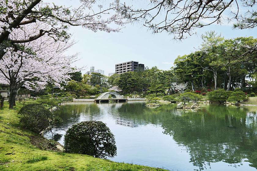 縮景園から望む『ザ・パークハウス 上幟縮景園』の外観完成予想CG