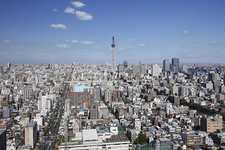 公園の緑やビル群のほか、有名な東京名所も望める充実した眺望