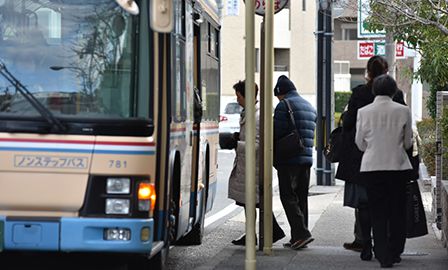 このあたりは、多くの方がバスで移動するという。香川さんも､バスを使ってアクティブに行動なさっている。