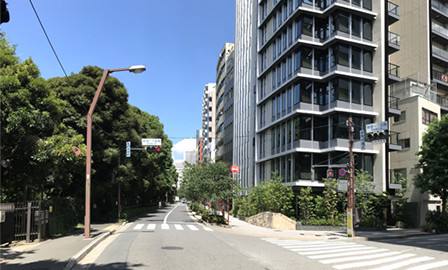 自然から住まいへと穏やかなグラデーションを描いて 「新宿御苑」を取り込む景観設計