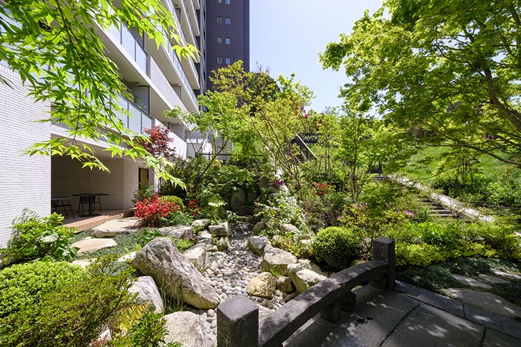 ⑤建物６階部分に設けられた日本庭園の景（+17.0）