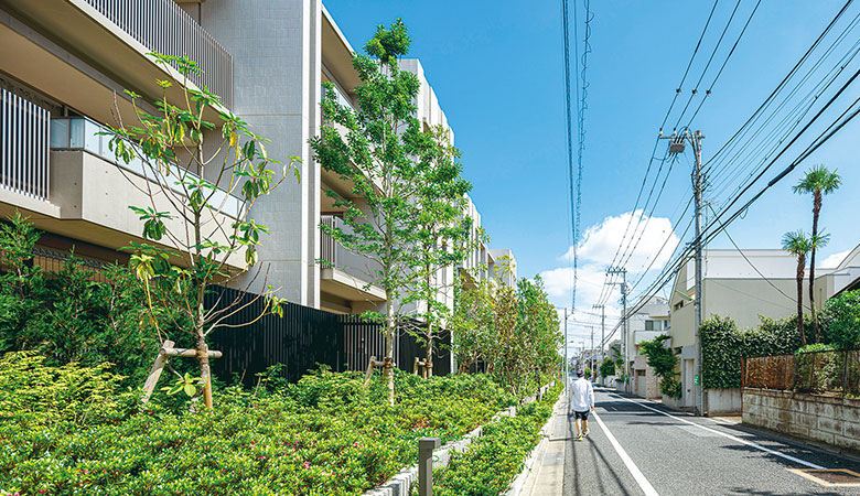 周辺の戸建ての街並みに溶け込み、杜の中に広がる住宅群として新たな瀬田のまちの風景を創り出すタウンハウス