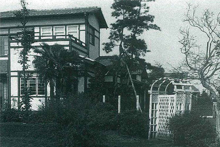 白日荘(平岩家住宅)主屋 出典:『狼と生きて』