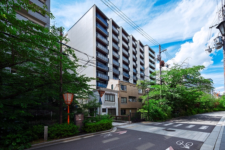 各スパンを町家の間口に近づけたことで街並みとの調和・親和性の向上を図った
