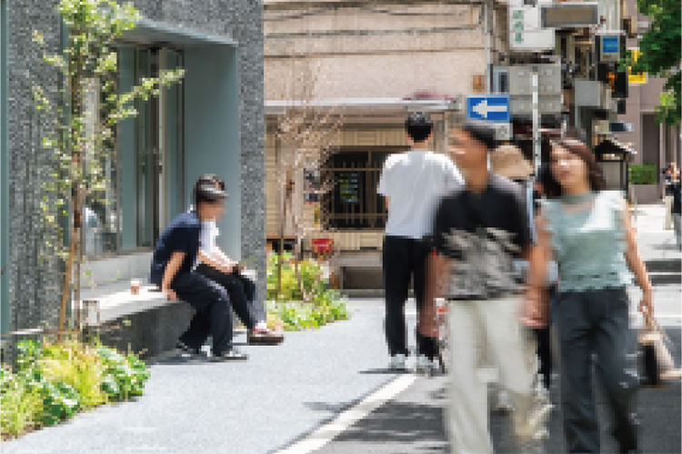 歩道と一体化した公開空地