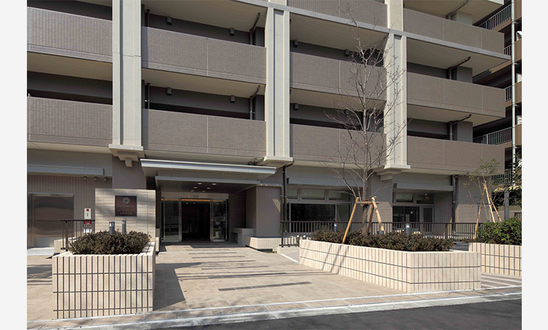 イーストエントランス