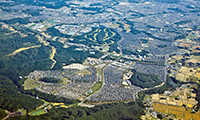 2012年に紫山地区側から撮影された航空写真。現在の形に近い。
