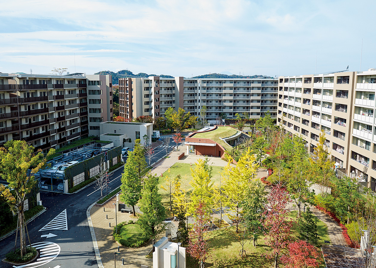 『ザ・パークハウス 追浜』のセントラルガーデン。地域に開放されている庭園スペースだ。