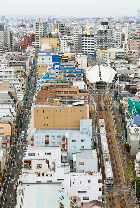 旗の台駅方面を見下ろす『ザ・パークハウス 品川荏原町』屋上からの風景。