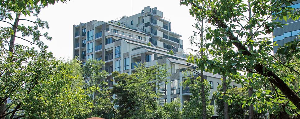 「ザ・パークハウス 東陽町翠賓閣」庭園のほとりに建つ自然との共生邸宅。