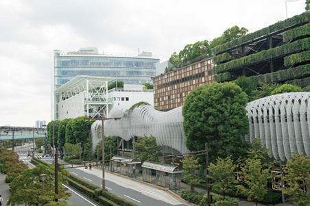 二子玉川駅周辺は、玉川髙島屋S・C、二子玉川ライズなど洗練された都市風景が広がる。