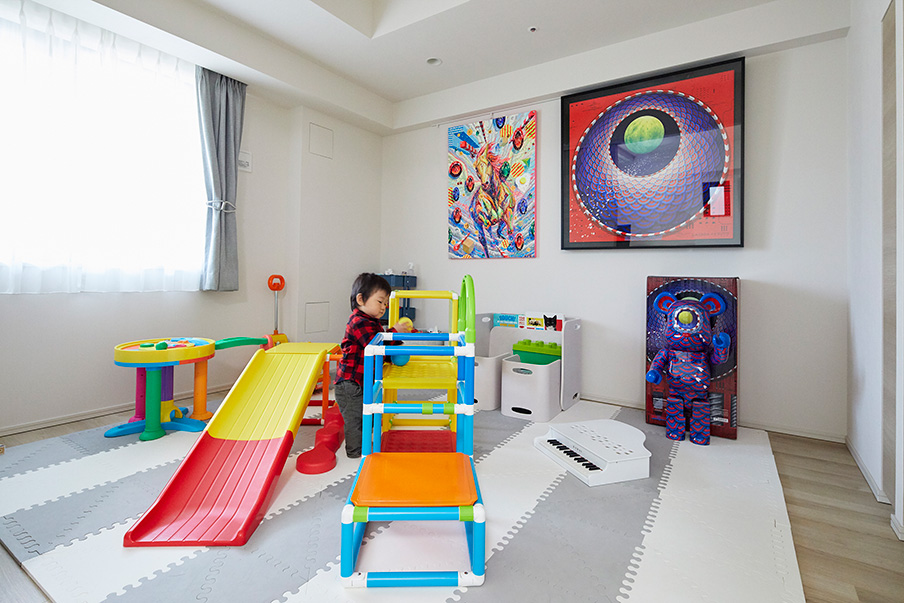 将来、息子さんの部屋になる洋室。アートもたっぷり飾ることができるようにオプションでピクチャーレールを設置。