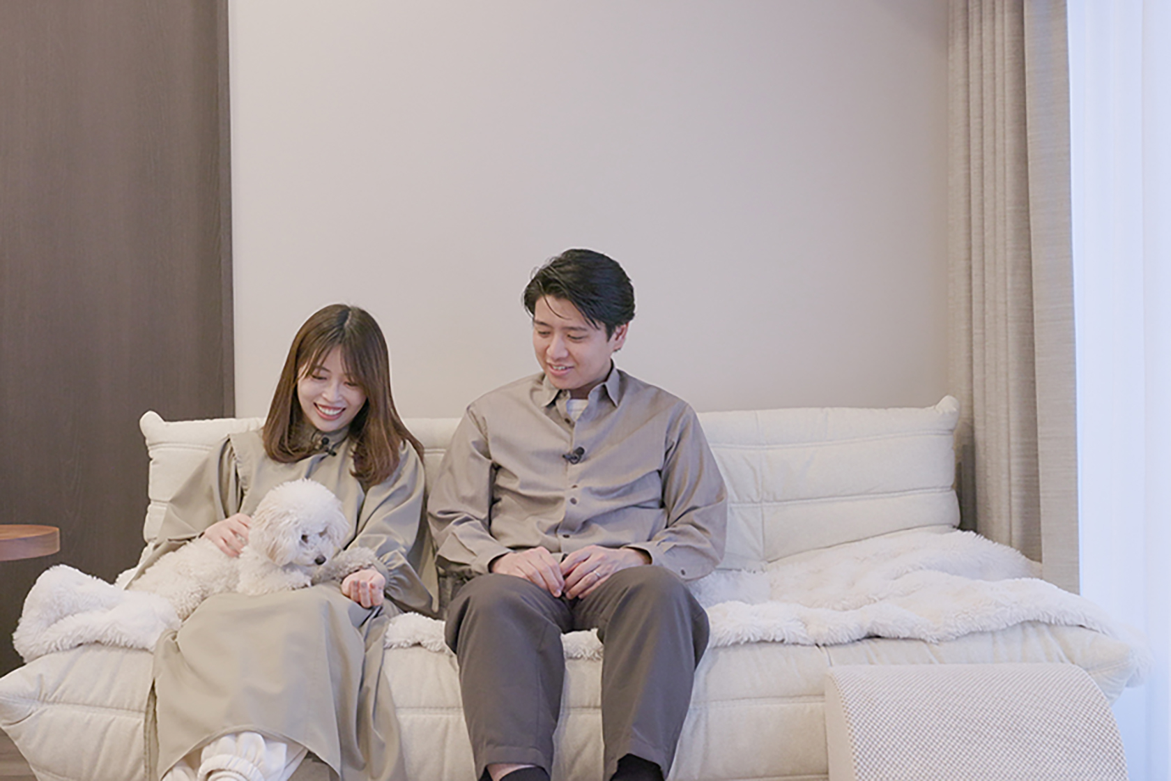住まいの快適さを享受している井川さんご夫婦。新生活を心から楽しんでいる様子が伝わってくる