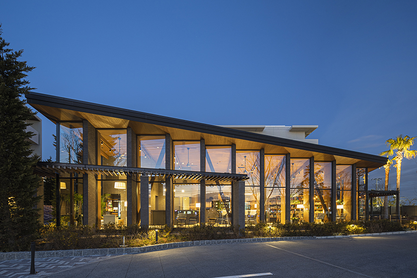 夜は、昼とは違ったムードをまとっている