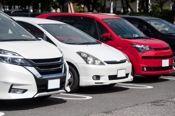 駐車場の自動車