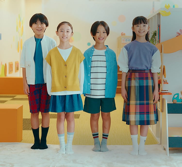 複数人の子供が並んでる写真