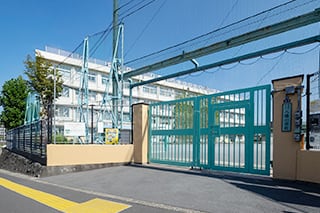 区立八幡小学校（徒歩10分／約730m）