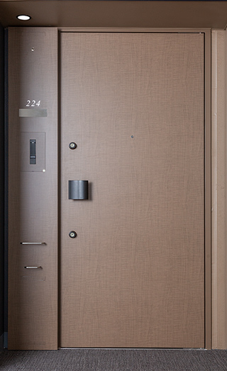 レジデンス棟：玄関ドア