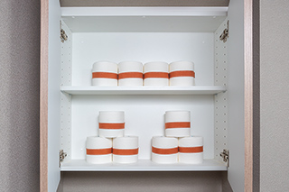 トイレ上部吊戸棚