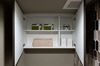 トイレ上部吊戸棚