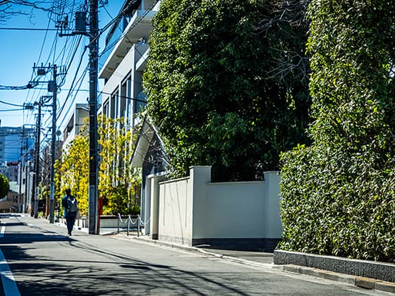 現地周辺の街並み（徒歩3分／約200m）