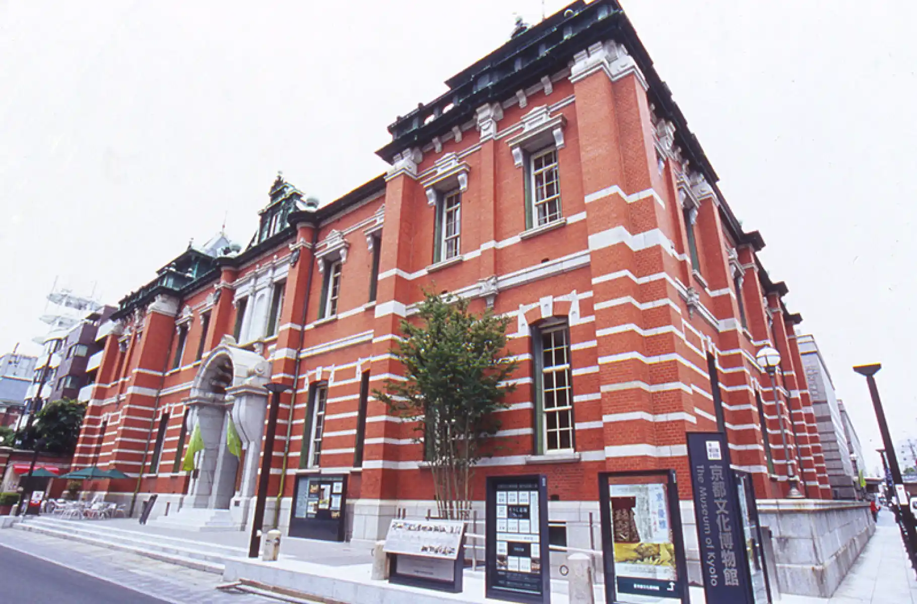 京都文化博物館（徒歩7分／約560m）［提供写真］
