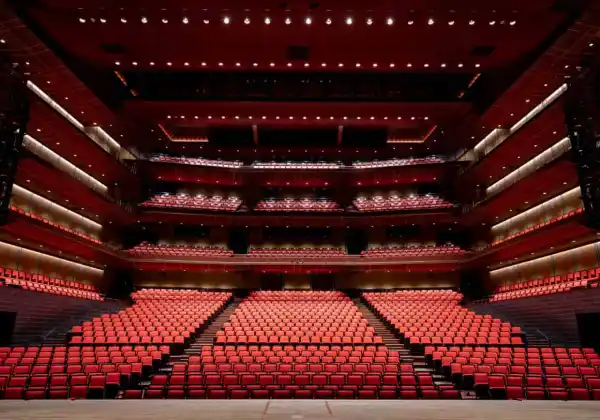 ロームシアター京都（徒歩9分／約710m） 撮影：山地憲太 写真提供：ロームシアター京都（公益財団法人京都市音楽芸術文化振興財団）