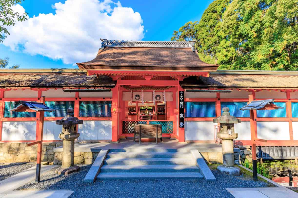 吉田神社（徒歩13分／約990m）
