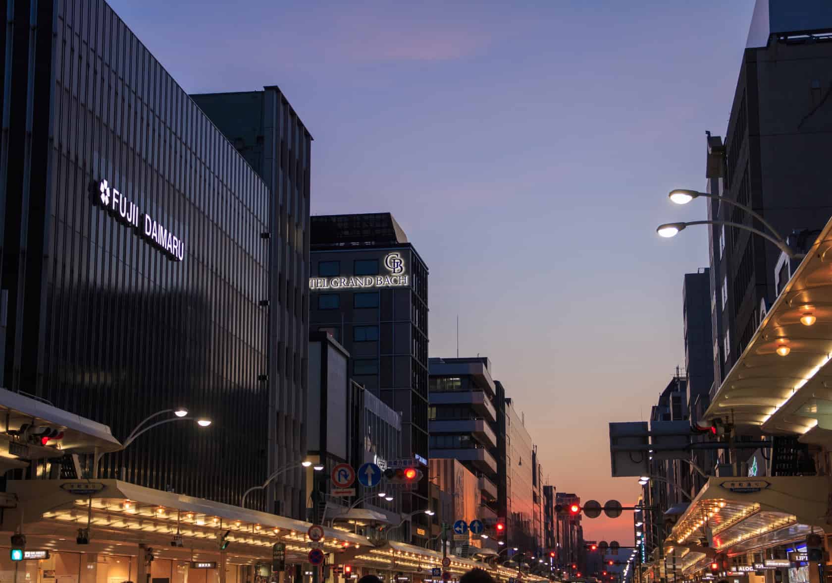 四条河原町（徒歩31分/約2,480m）