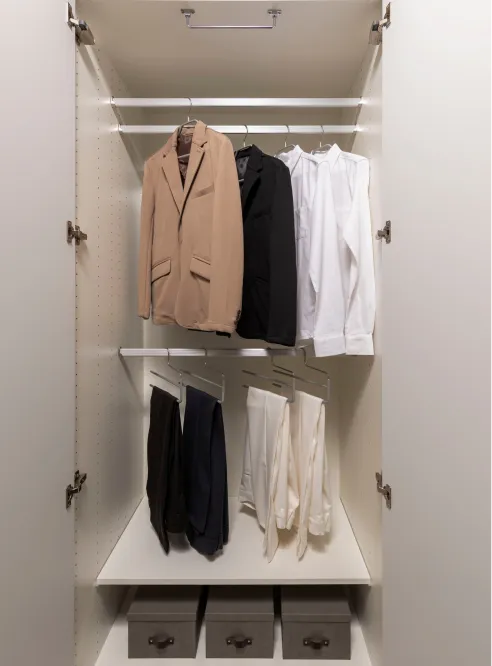 EYE'S PLUS CLOSET