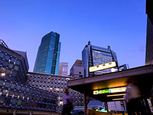 「新橋」駅