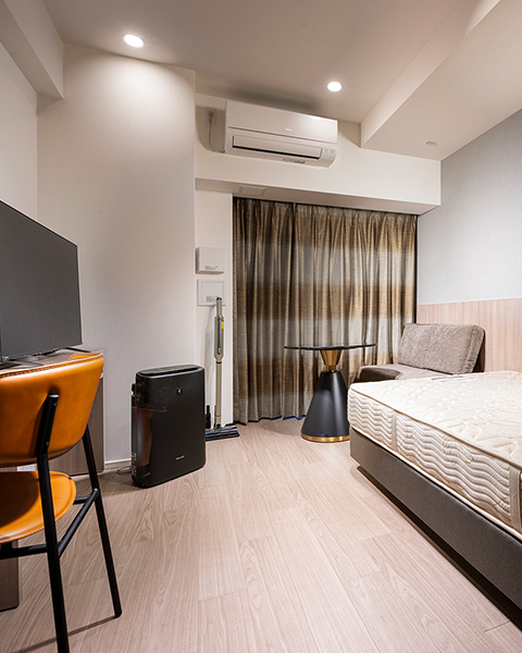 全室「家具・家電付き」※調度品や小物類には設置対象外のものがございます。また、タイプにより設置家具・家電の種類は異なります。詳細は係員にお尋ねください。