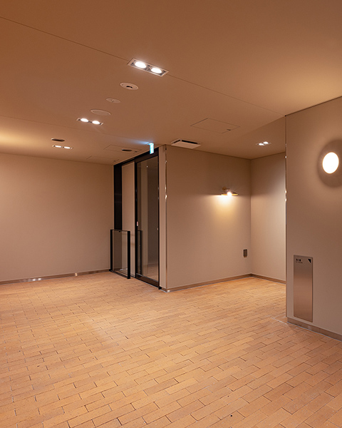 陰影が美しいエントランスホール