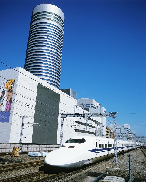 「新横浜」駅へ徒歩8分。
