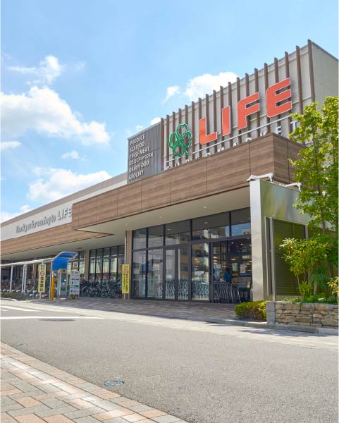 ライフ蕨駅前店（約100m・徒歩2分）