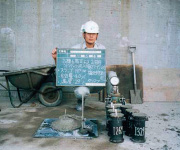 コンクリートをしっかりチェックする受入検査